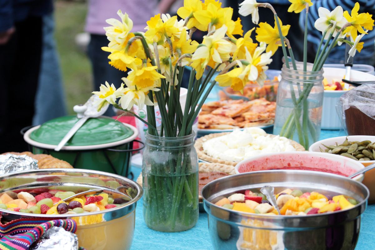 7-tips-for-crafting-the-perfect-spring-picnic