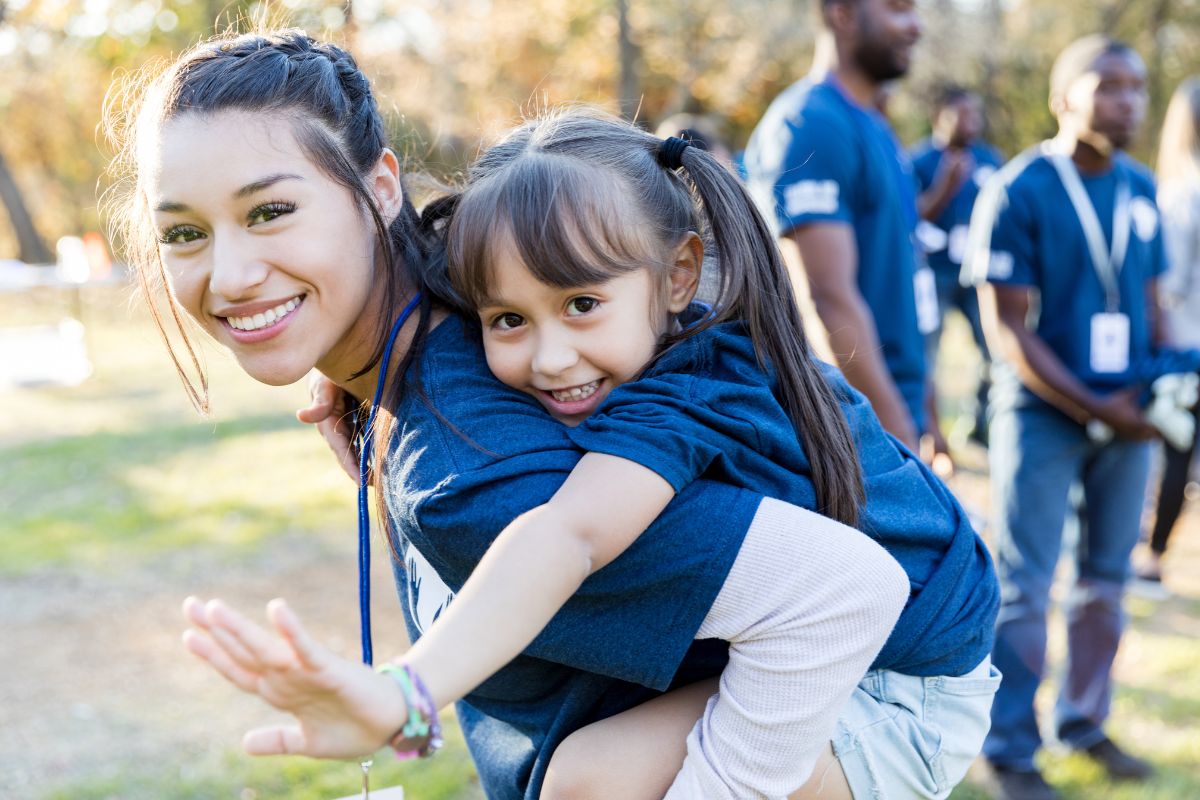 nurturing-compassion-8-impactful-ways-to-teach-your-daughter-the-joy-and-importance-of-volunteering