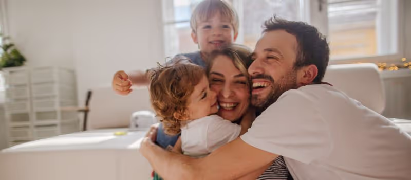 5-heartfelt-reasons-why-hugs-should-be-family-traditions
